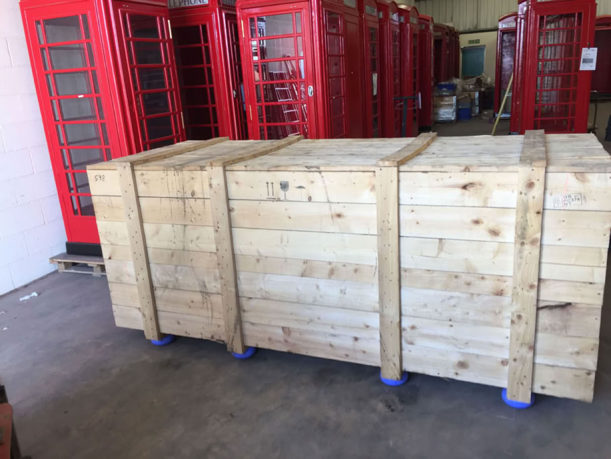 Holzkiste für Telefonzellen